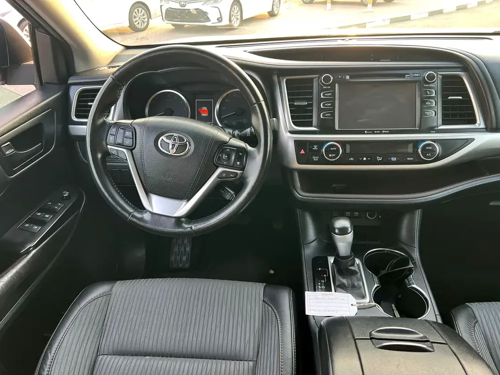 2017 Toyota Highlander LE Plus - MidOption - 3.5L V6 - Full 7 Seater - Trunk Auto - Image 11