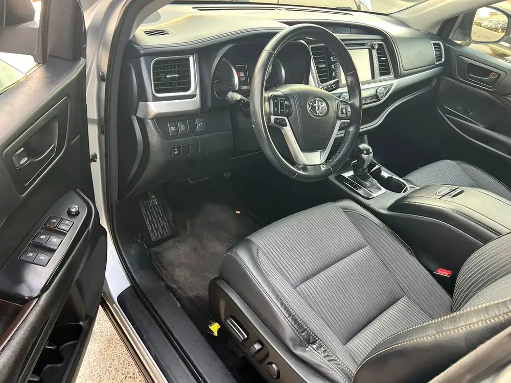 2017 Toyota Highlander LE Plus - MidOption - 3.5L V6 - Full 7 Seater - Trunk Auto - Image 12