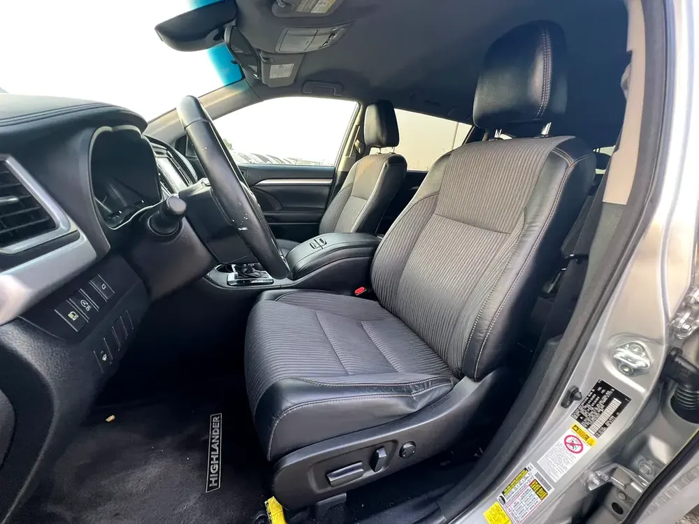 2017 Toyota Highlander LE Plus - MidOption - 3.5L V6 - Full 7 Seater - Trunk Auto - Image 13