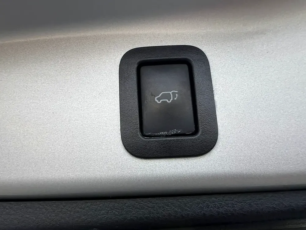 2017 Toyota Highlander LE Plus - MidOption - 3.5L V6 - Full 7 Seater - Trunk Auto - Image 18