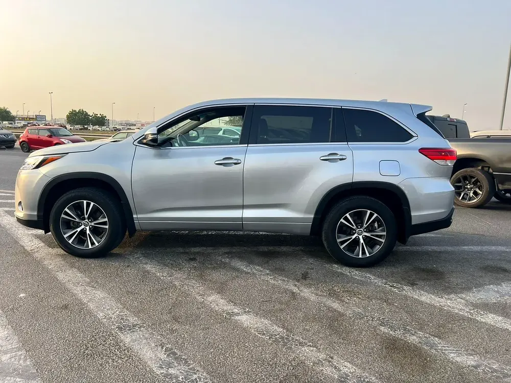 2017 Toyota Highlander LE Plus - MidOption - 3.5L V6 - Full 7 Seater - Trunk Auto - Image 4