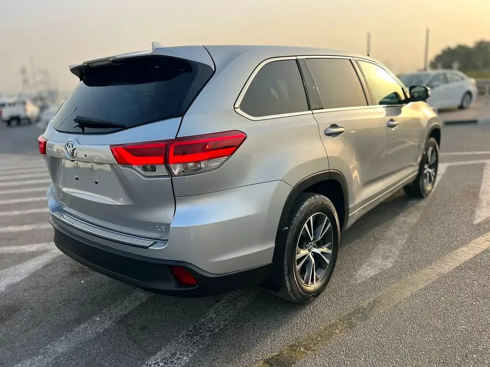 2017 Toyota Highlander LE Plus - MidOption - 3.5L V6 - Full 7 Seater - Trunk Auto - Image 6