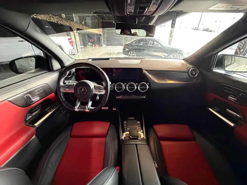 2023 Mercedes-Benz GLA 35 AMG - GCC Specs - Like New - Image 11