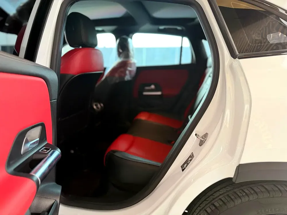 2023 Mercedes-Benz GLA 35 AMG - GCC Specs - Like New - Image 12