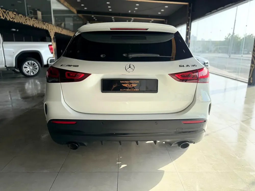 2023 Mercedes-Benz GLA 35 AMG - GCC Specs - Like New - Image 5
