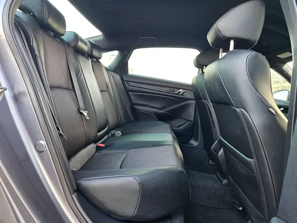Honda Accord Sport 2020 US Clean Title 4 Cylinder Low KM Car With Navigation - Image 10