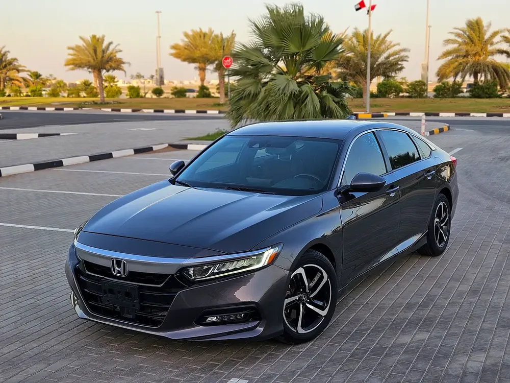 Honda Accord Sport 2020 US Clean Title 4 Cylinder Low KM Car With Navigation - Image 5