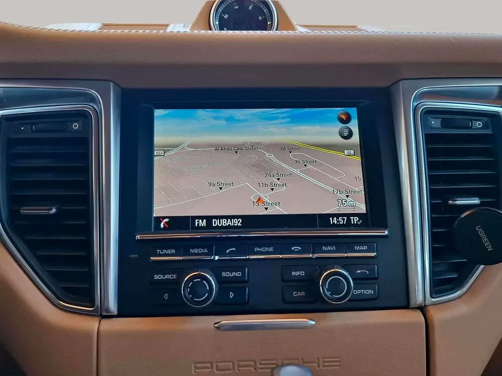 AED 3769/month | 2015 Porsche Macan  | GCC Specs | Ref#464783 - Image 14