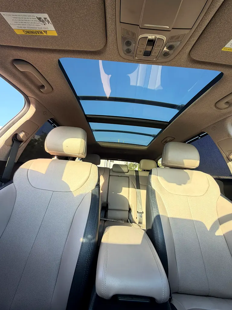 2019 HYUNDAI SANTA FE ULTIMATE PANORAMA 360 CAMERA 4x4 - CANADA SPEC - Image 11