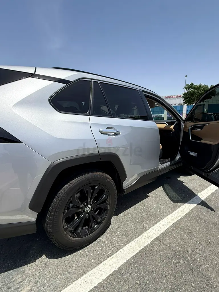 Toyota RAV4 VXR Hybrid 2024 GCC Specs - Brand New Condition - Image 5