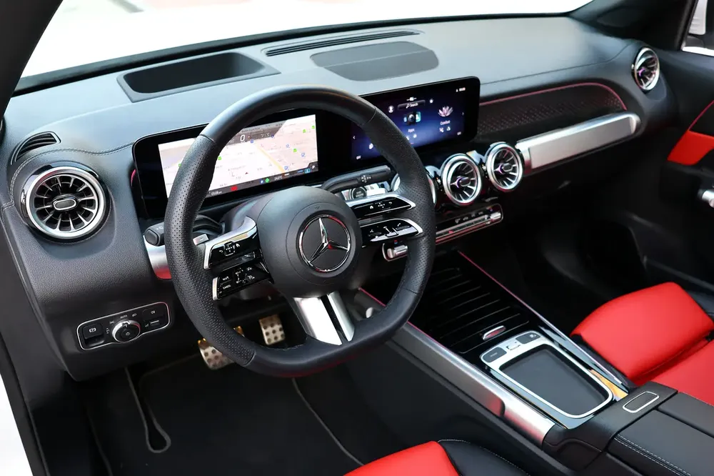MERCEDES-BENZ GLB 250-2025-8000KM-GCC SPECS-UNDER WARRANTY  SERVICE FROM MRCEDES DEALER - Image 10