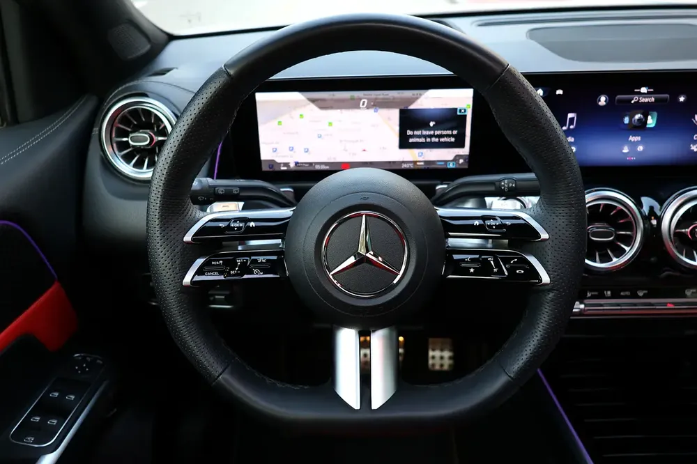 MERCEDES-BENZ GLB 250-2025-8000KM-GCC SPECS-UNDER WARRANTY  SERVICE FROM MRCEDES DEALER - Image 14