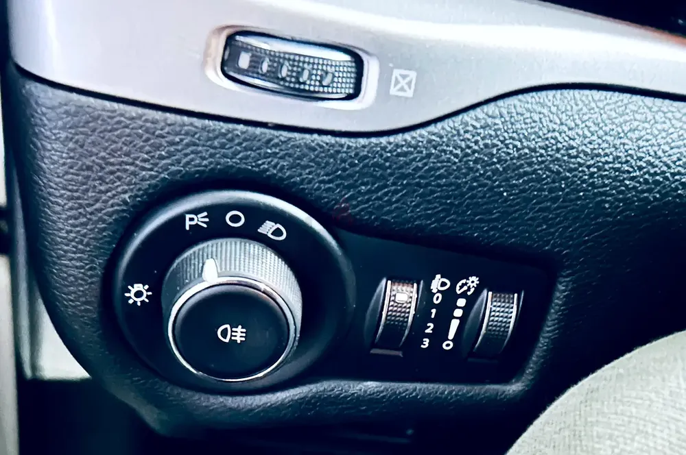 2017 Jeep Cherokee Sport-4x4-V6-GCC NO ACCIDENT-FULL SERVICE-LOW KMS-Excellent Condition! - Image 11