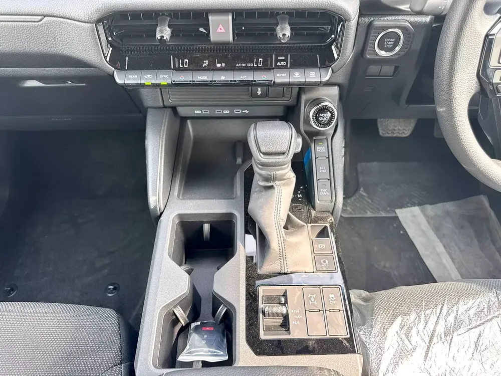 2025 PRADO RIGHT HAND DRIVE AR-TX 2.8L DIESEL 0KM - Image 10