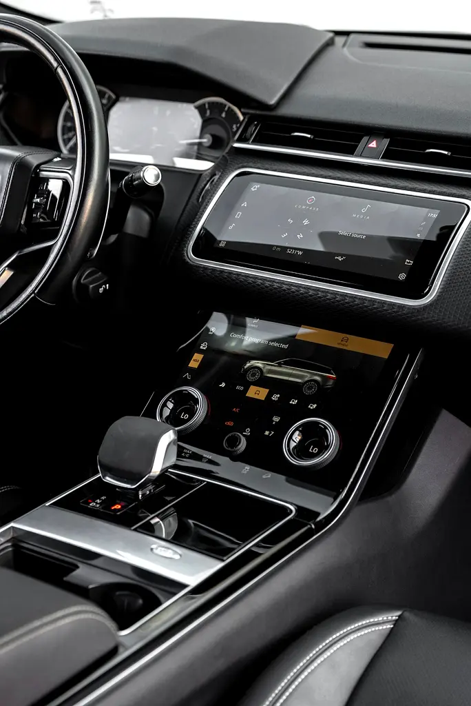 2022 Range Rover Velar P250 S R-Dynamic - Image 16