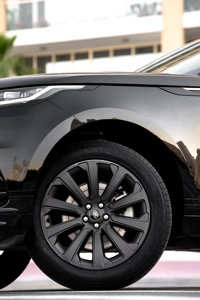 2022 Range Rover Velar P250 S R-Dynamic - Image 8