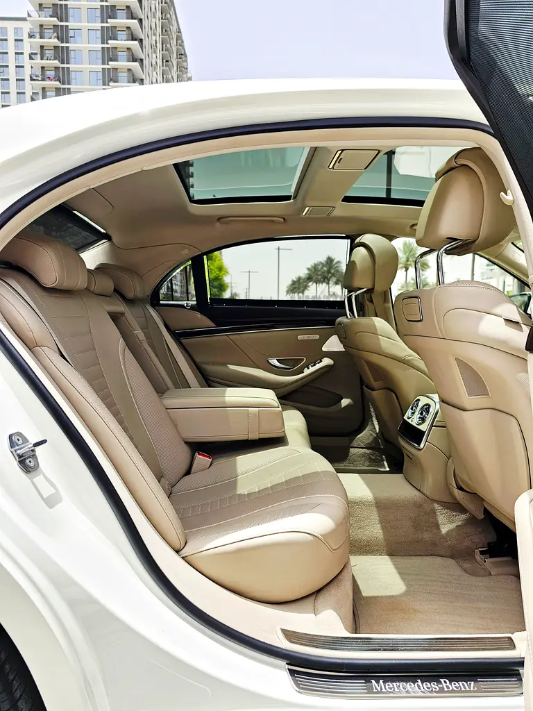 2019 Mercedes-Benz S 560 4MATIC | Luxury  Performance | GCC Ready - Image 12