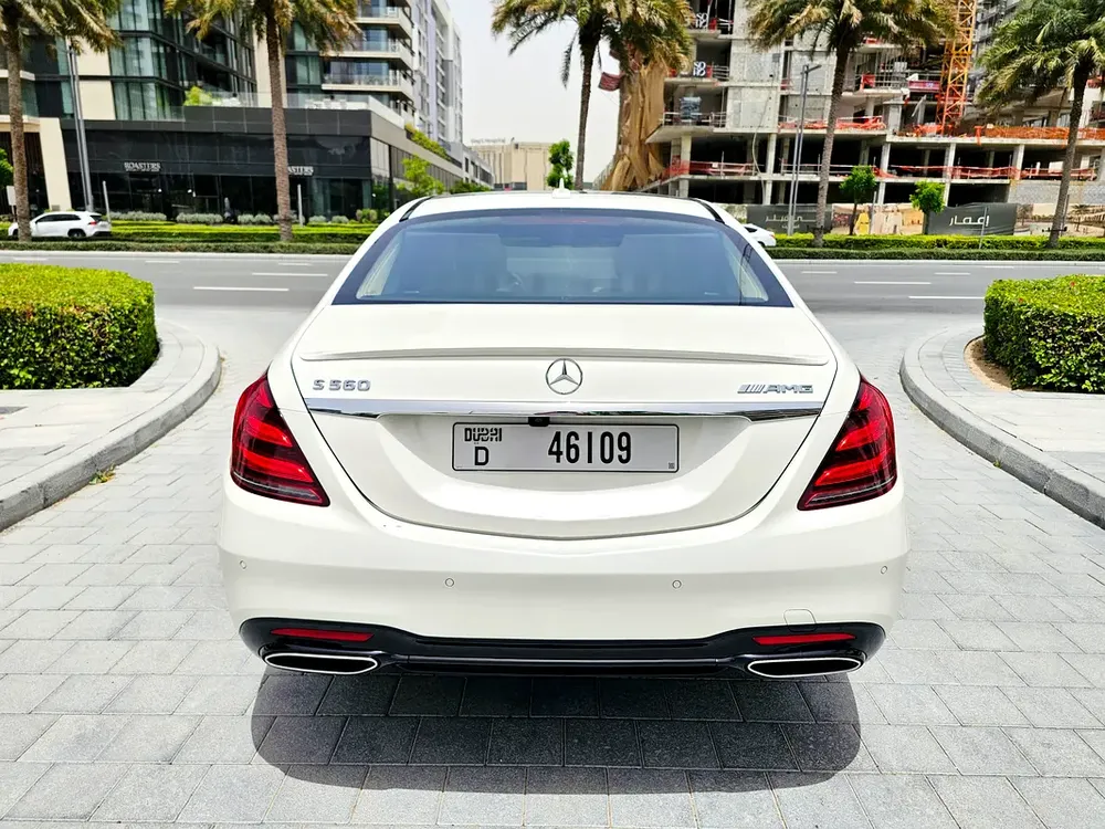 2019 Mercedes-Benz S 560 4MATIC | Luxury  Performance | GCC Ready - Image 4