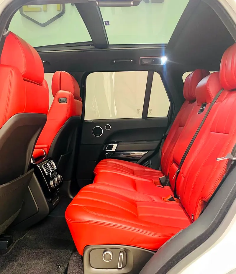 Land Rover Range Rover Vogue SE Supercharged 2017 GCC Specs - Image 12