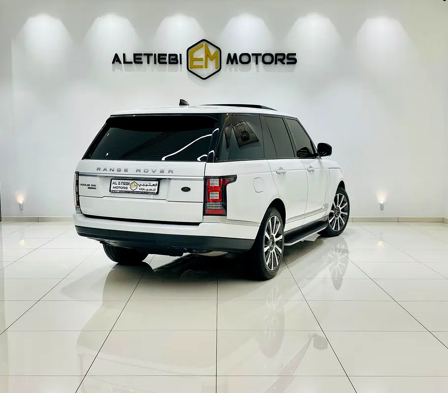 Land Rover Range Rover Vogue SE Supercharged 2017 GCC Specs - Image 4