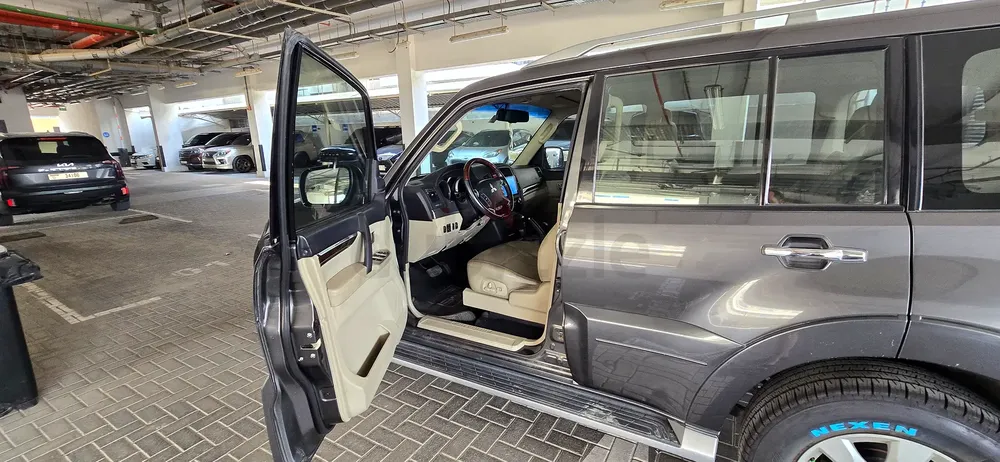 Mitsubishi Pajero GLS 2011 | GCC Specs | Well Maintained - Image 8