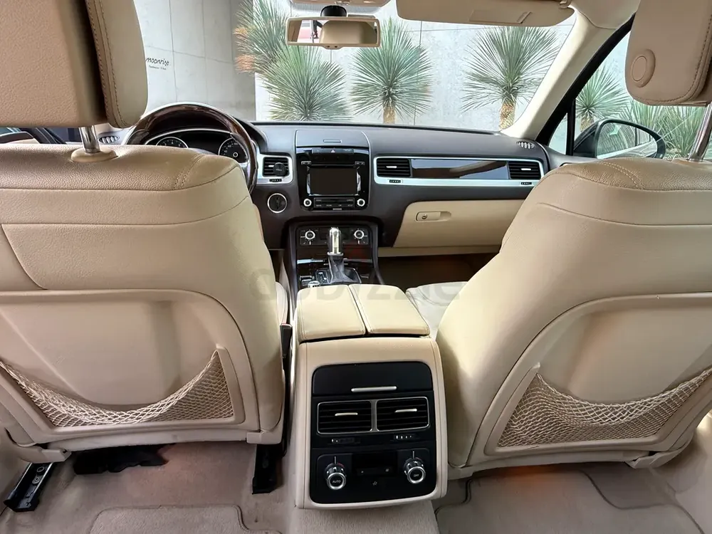 VW Touareg 2014 V6 | Full Option | GCC Spec | Excellent Condition | Service History - Image 18