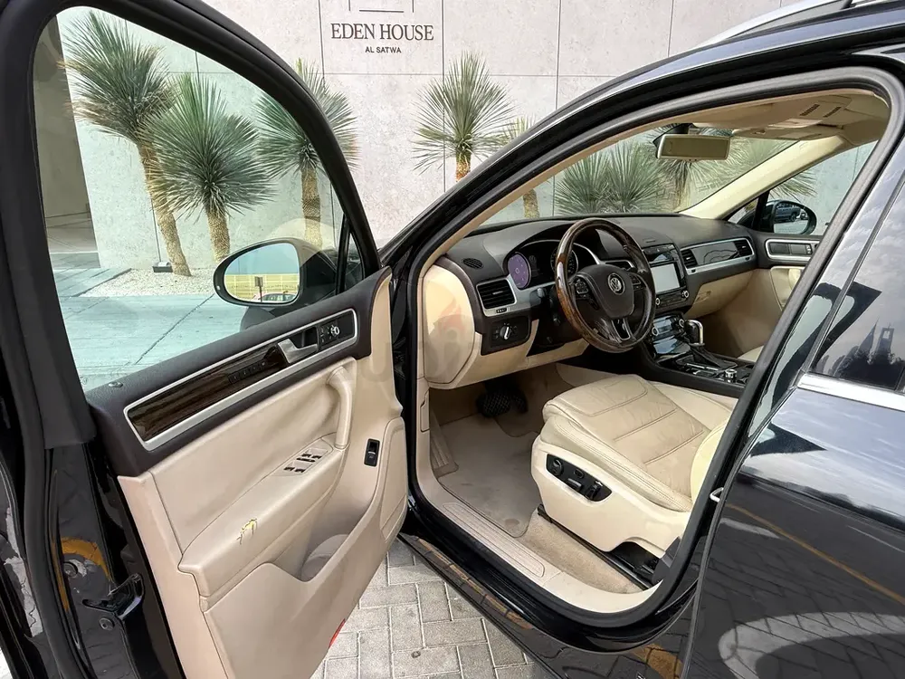 VW Touareg 2014 V6 | Full Option | GCC Spec | Excellent Condition | Service History - Image 20