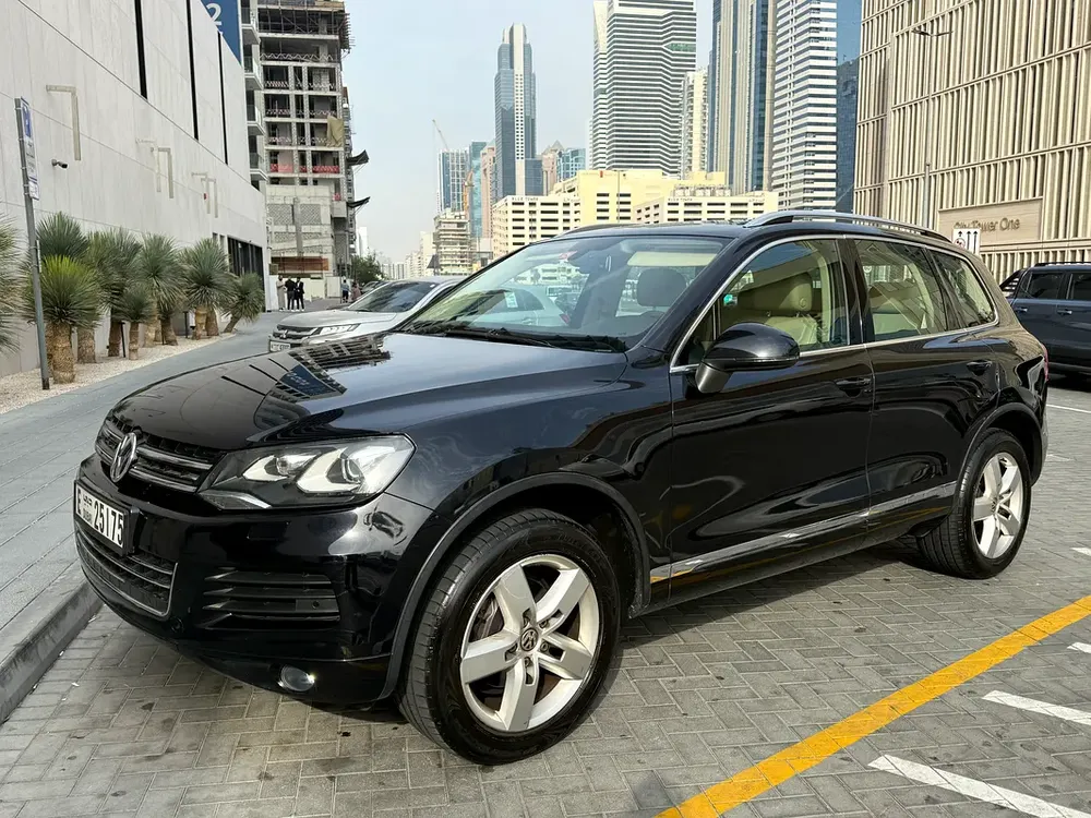 VW Touareg 2014 V6 | Full Option | GCC Spec | Excellent Condition | Service History - Image 8