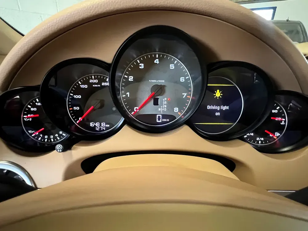 Porsche cayenne S 2014 GCC No accident clean car ready to drive - Image 13