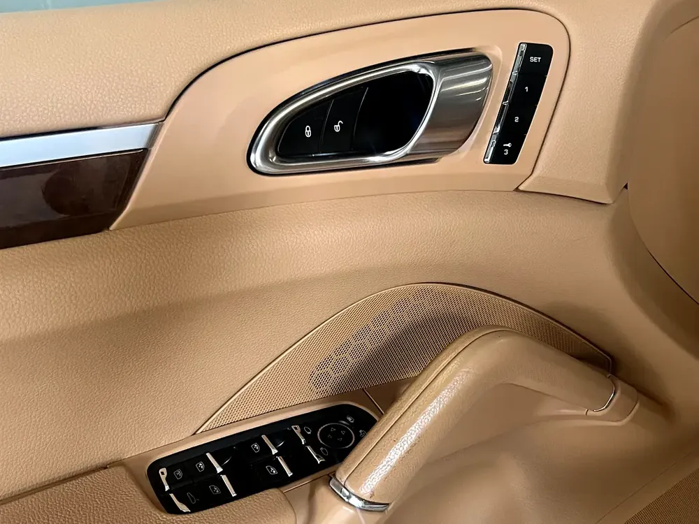 Porsche cayenne S 2014 GCC No accident clean car ready to drive - Image 16