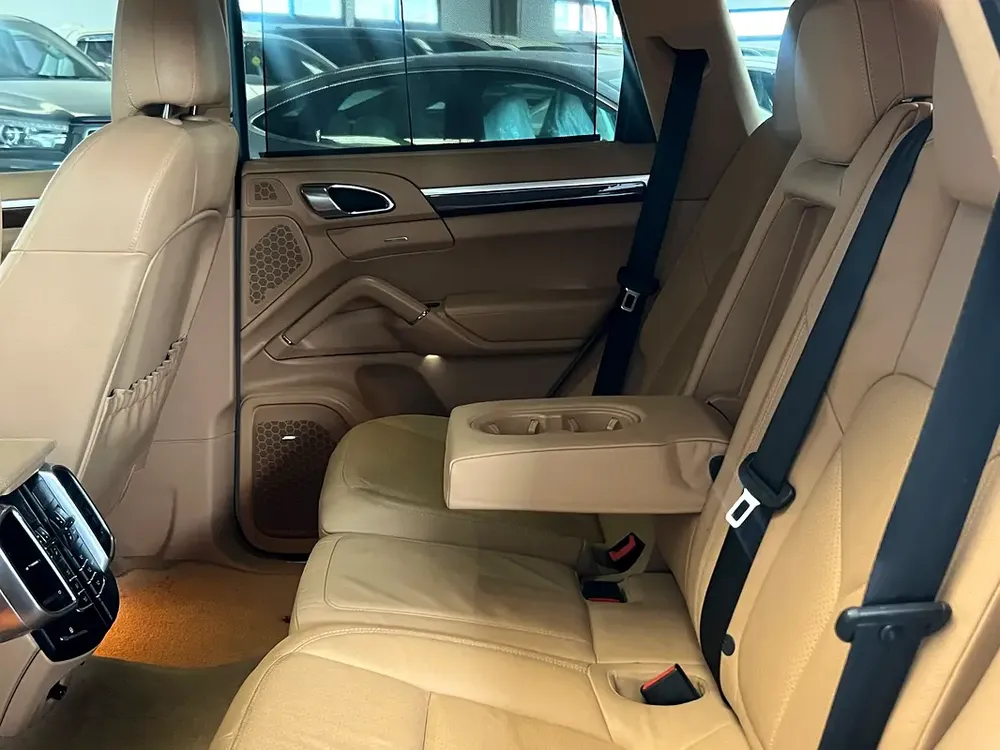 Porsche cayenne S 2014 GCC No accident clean car ready to drive - Image 18