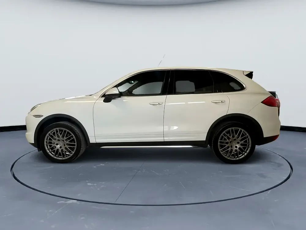 Porsche cayenne S 2014 GCC No accident clean car ready to drive - Image 6