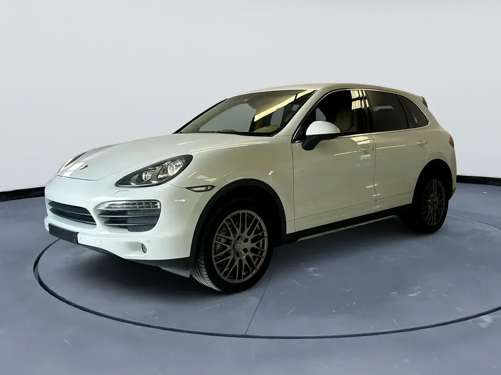 Porsche cayenne S 2014 GCC No accident clean car ready to drive - Image 7