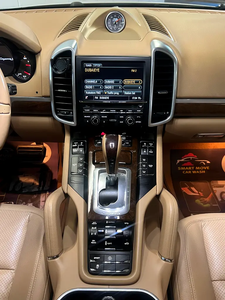 Porsche cayenne S 2014 GCC No accident clean car ready to drive - Image 9