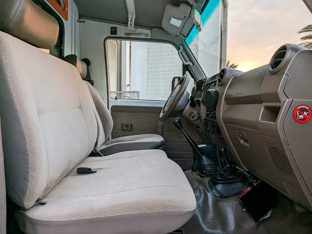 TOYOTA LAND CRUISER 2019 LC78 AMBULANCE GCC IN EXCELLENT CONDITION - Image 12