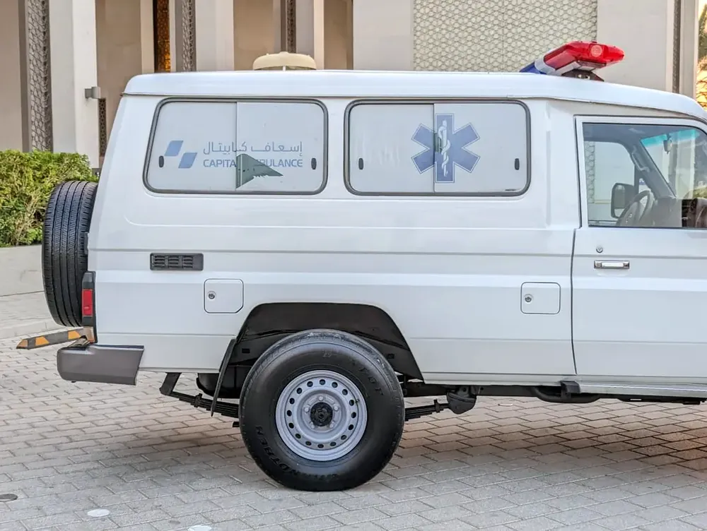 TOYOTA LAND CRUISER 2019 LC78 AMBULANCE GCC IN EXCELLENT CONDITION - Image 13