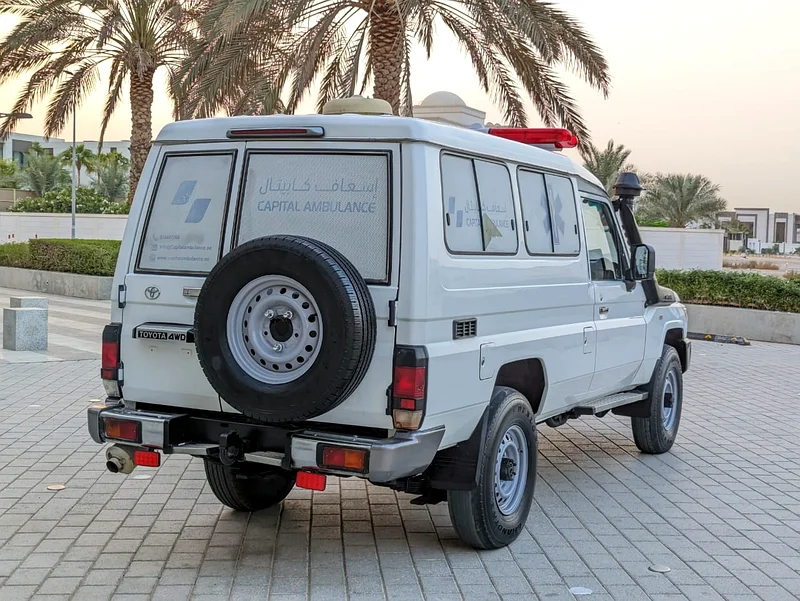 TOYOTA LAND CRUISER 2019 LC78 AMBULANCE GCC IN EXCELLENT CONDITION - Image 15