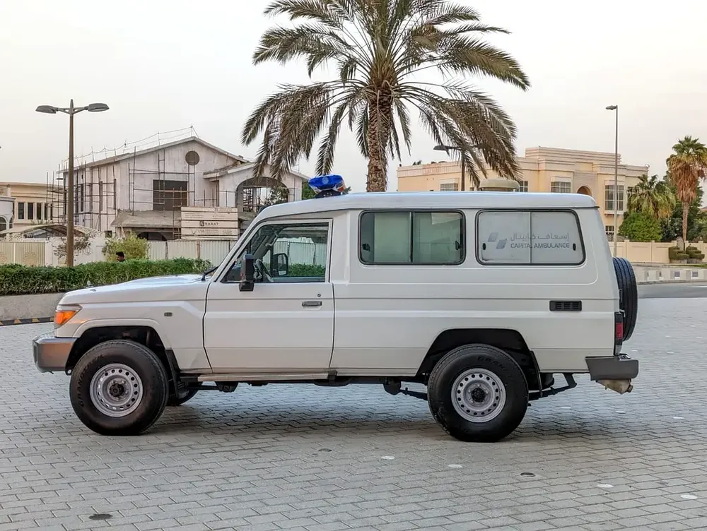 TOYOTA LAND CRUISER 2019 LC78 AMBULANCE GCC IN EXCELLENT CONDITION - Image 17
