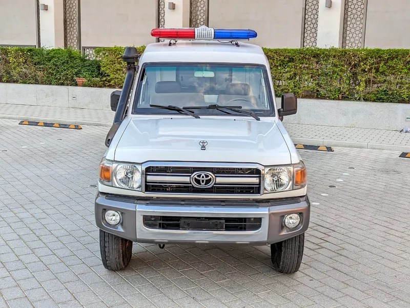 TOYOTA LAND CRUISER 2019 LC78 AMBULANCE GCC IN EXCELLENT CONDITION - Image 20