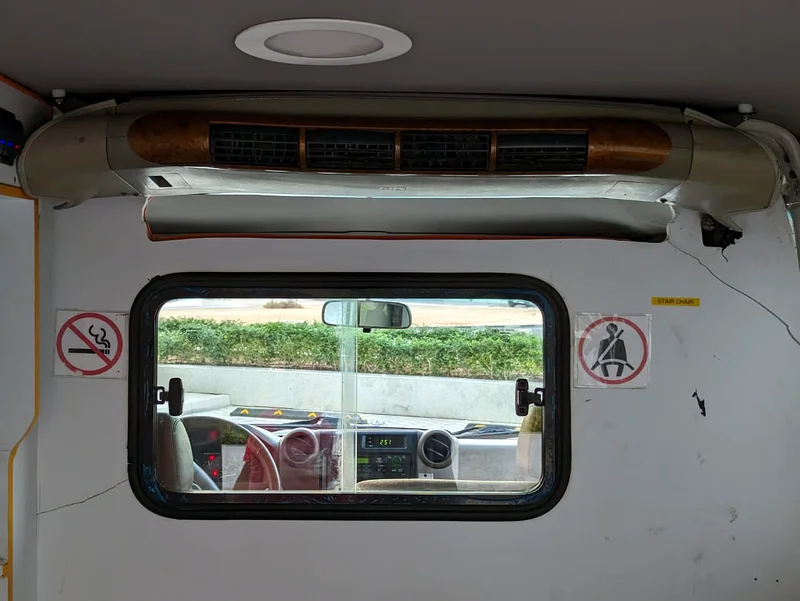 TOYOTA LAND CRUISER 2019 LC78 AMBULANCE GCC IN EXCELLENT CONDITION - Image 6