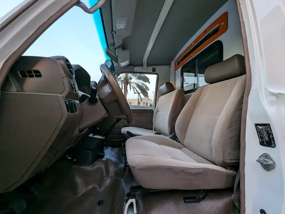 TOYOTA LAND CRUISER 2019 LC78 AMBULANCE GCC IN EXCELLENT CONDITION - Image 8
