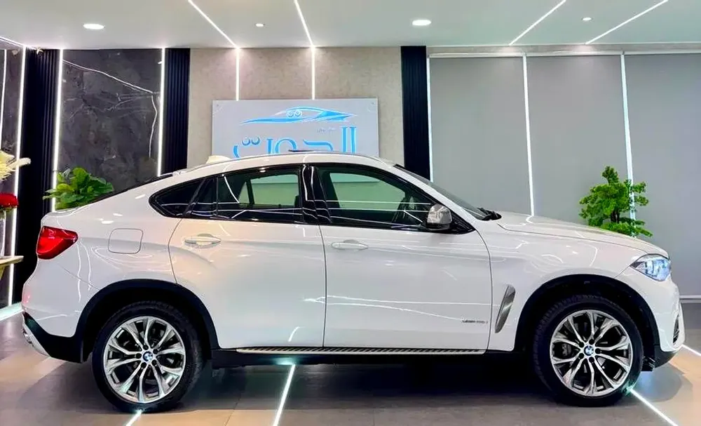 AWESOME BMW X6 xDrive50i M Sport || GCC || TOP RANGE || RADAR || LOW MILEAG - Image 11