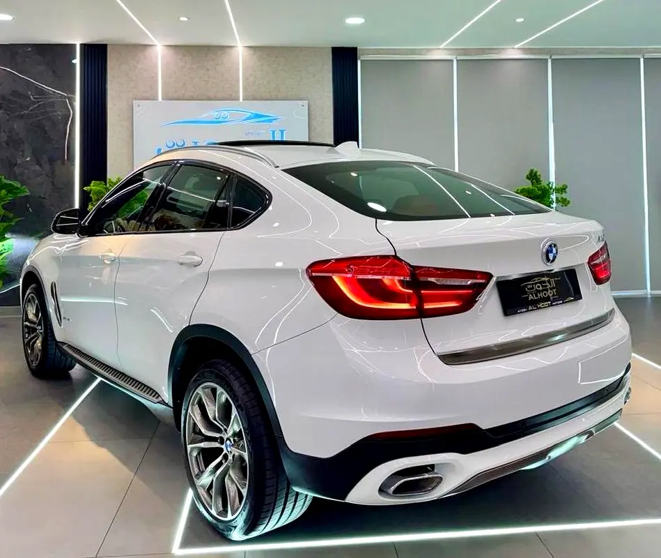 AWESOME BMW X6 xDrive50i M Sport || GCC || TOP RANGE || RADAR || LOW MILEAG - Image 12