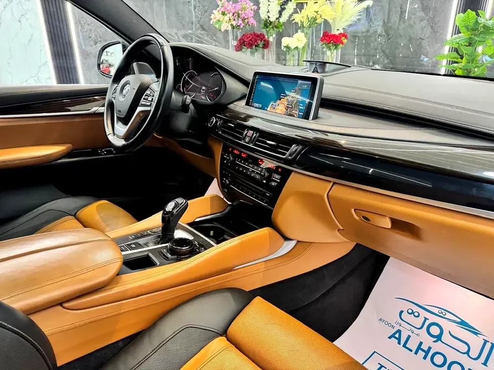AWESOME BMW X6 xDrive50i M Sport || GCC || TOP RANGE || RADAR || LOW MILEAG - Image 14