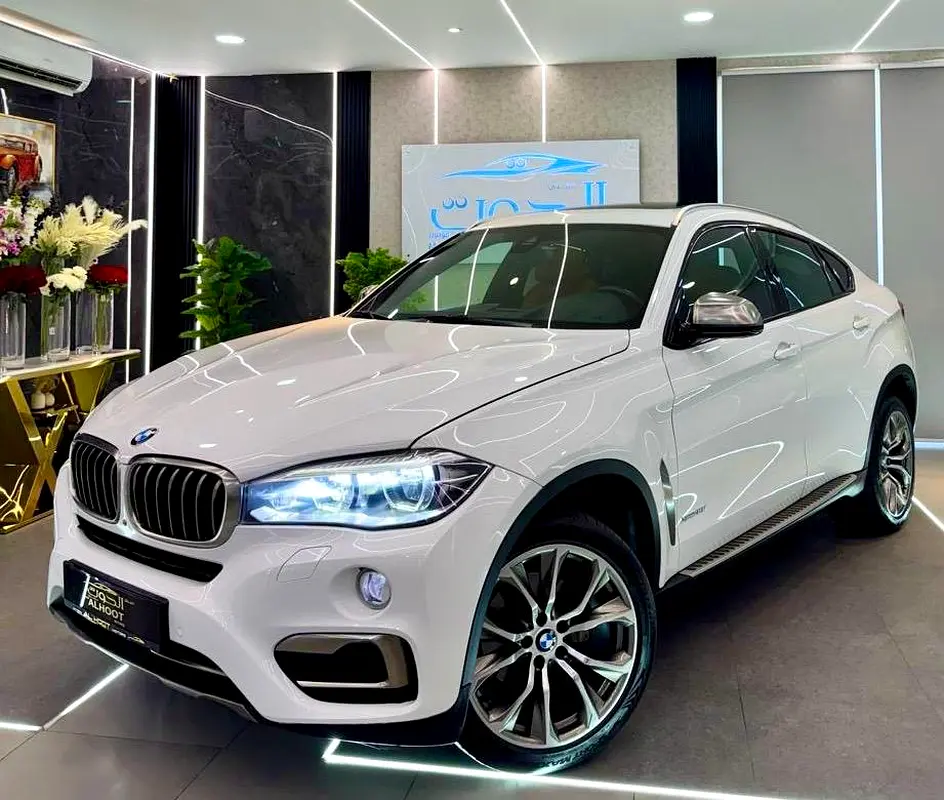 AWESOME BMW X6 xDrive50i M Sport || GCC || TOP RANGE || RADAR || LOW MILEAG - Image 9