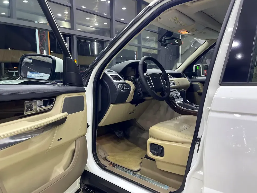 Land Rover Range Rover Sport HSE 2011 - GCC Specs - FULL ORIGINAL PAINT - Image 10