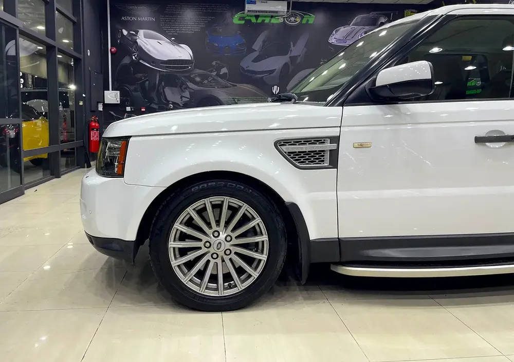 Land Rover Range Rover Sport HSE 2011 - GCC Specs - FULL ORIGINAL PAINT - Image 6