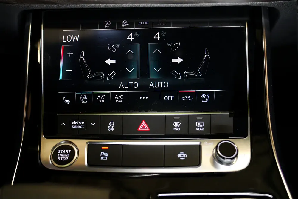 Audi Q7 55 TFSI quattro S line - 2023 - Image 13
