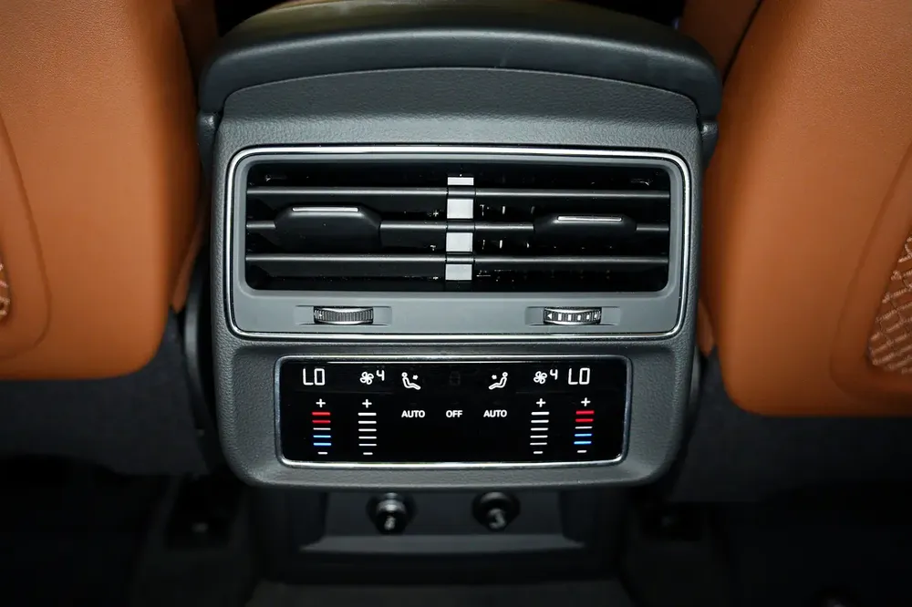 Audi Q7 55 TFSI quattro S line - 2023 - Image 16