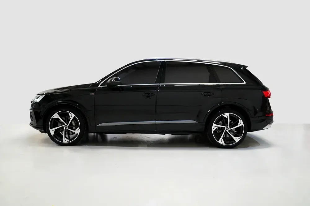 Audi Q7 55 TFSI quattro S line - 2023 - Image 18